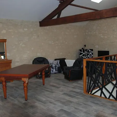 Maison De Charme Aux Grands Volumes בקתה